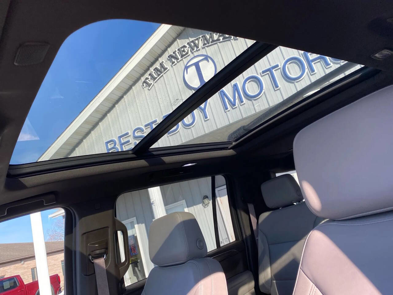 Used 2022 Chevrolet Suburban LT w/ LT Signature Plus Package image 21