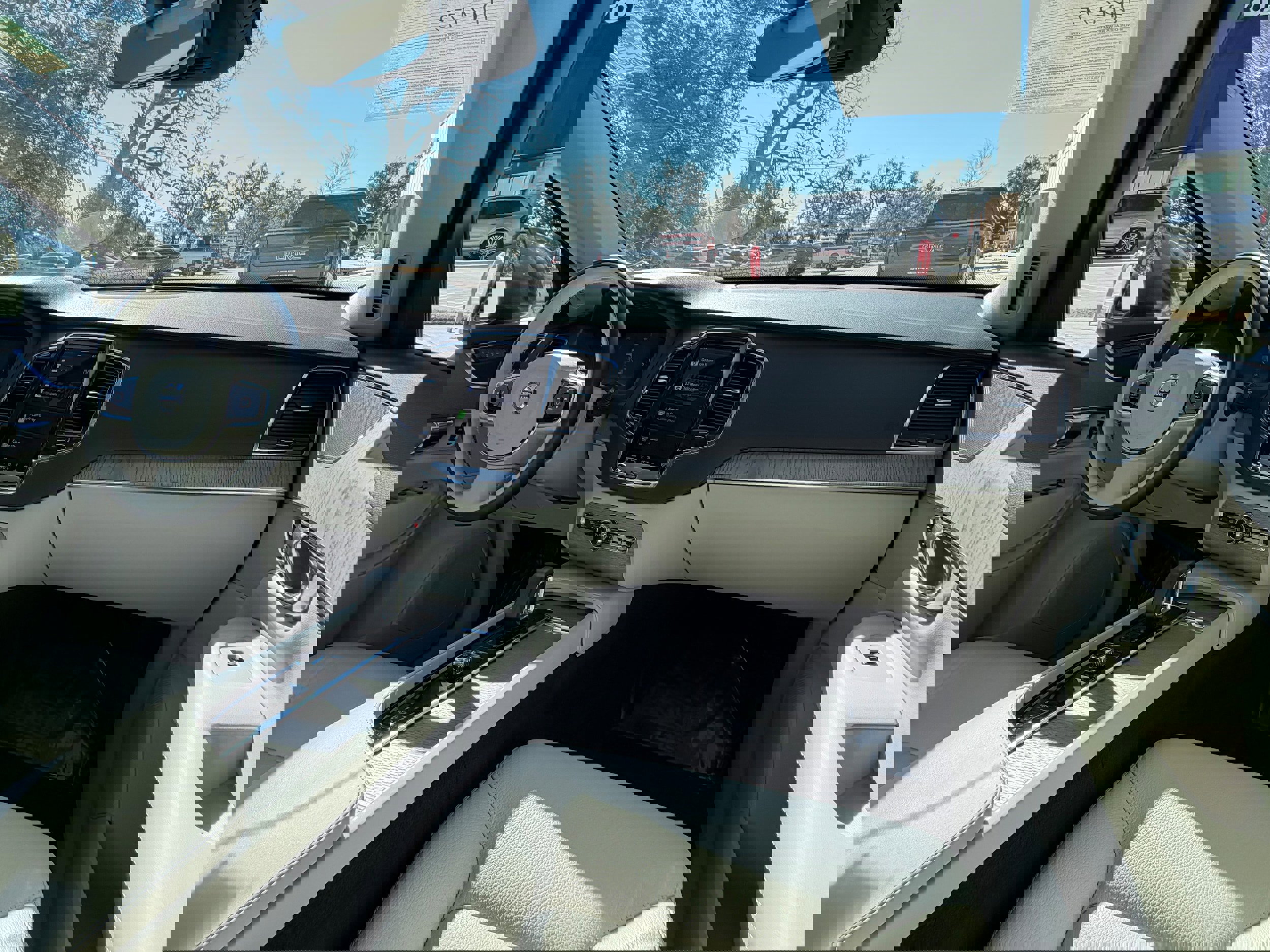 Certified 2024 Volvo XC90 B6 Plus w/ Protection Package Premier image 13