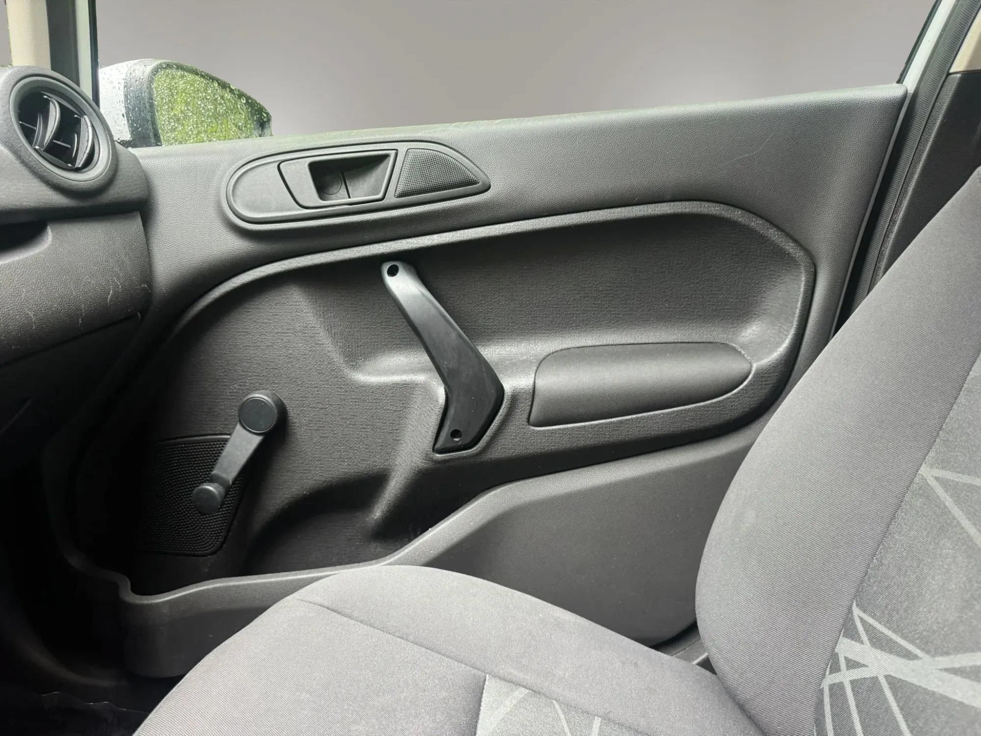 Used 2015 Ford Fiesta S FWD image 11