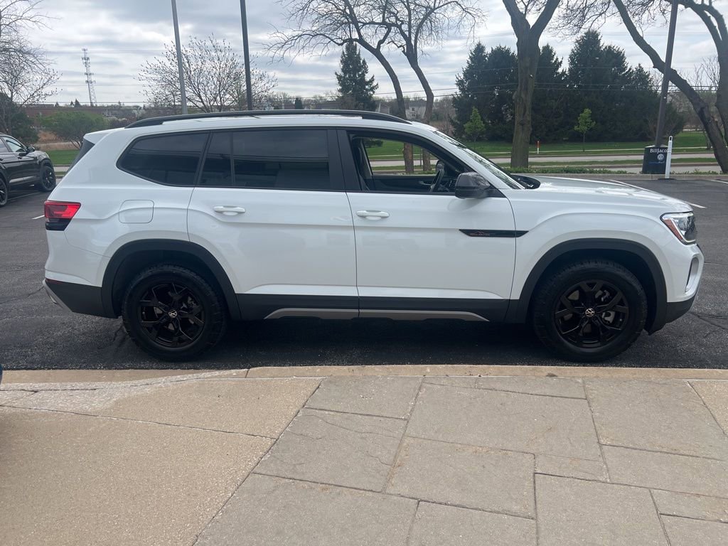 Used 2025 Volkswagen Atlas Peak Edition SE image 7