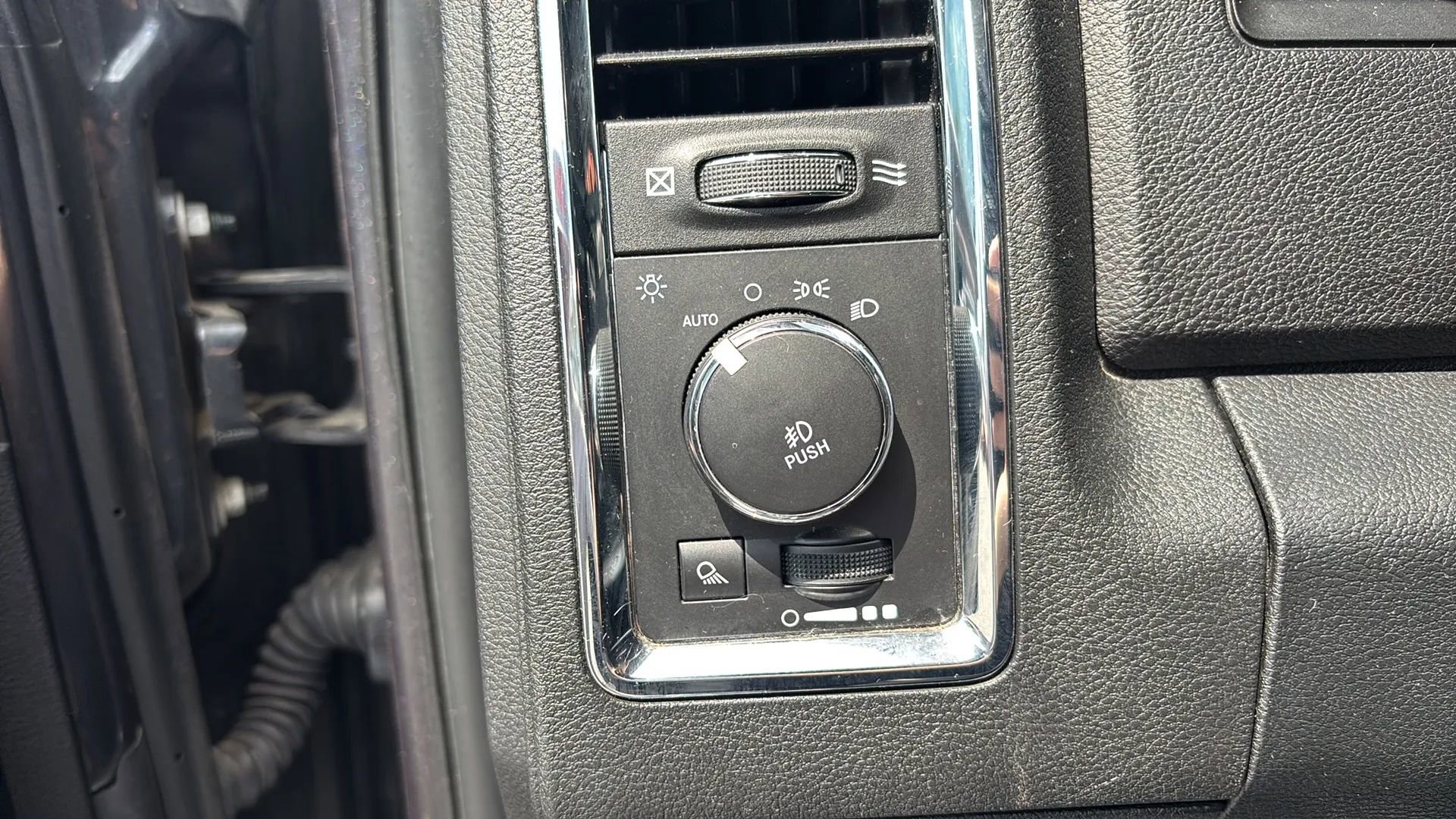 Used 2017 RAM 2500 Laramie w/ Convenience Group AWD/4WD image 22