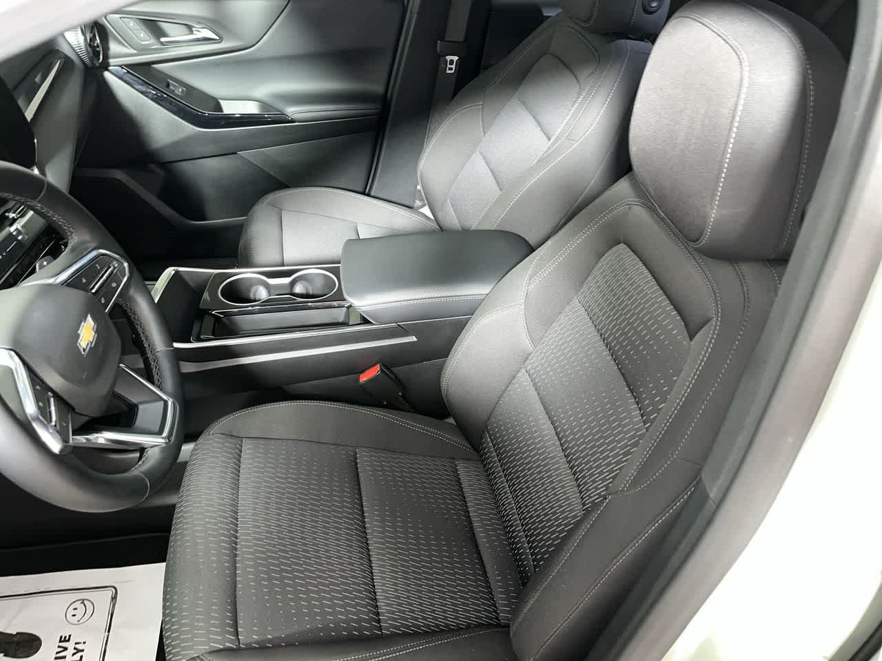 Used 2025 Chevrolet Equinox LT w/ Safety and Technology Package AWD/4WD image 15