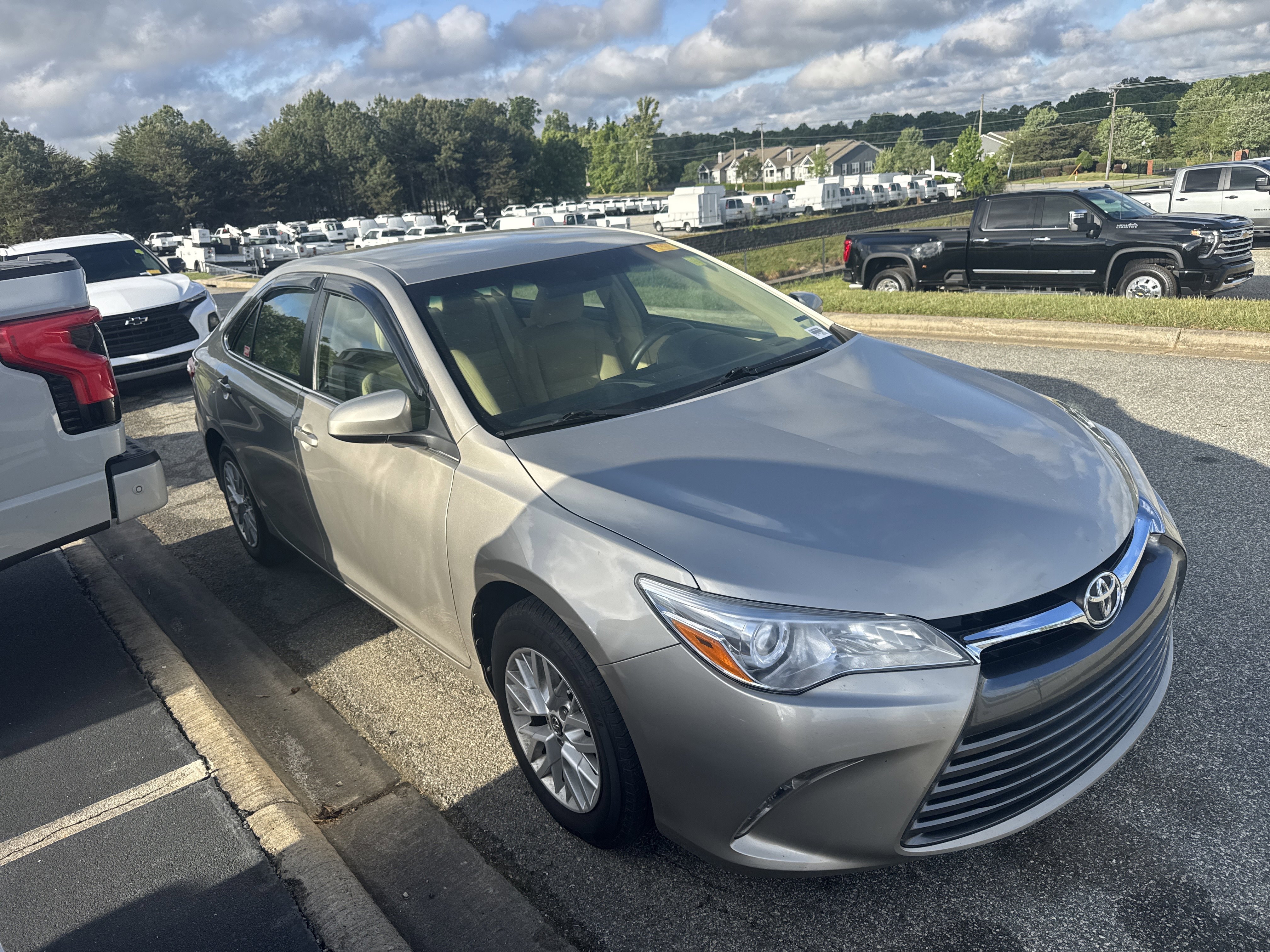 Used 2017 Toyota Camry LE FWD image 2