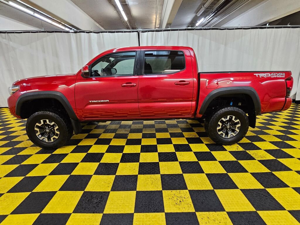 Used 2019 Toyota Tacoma TRD Off-Road w/ Technology Package AWD/4WD image 6