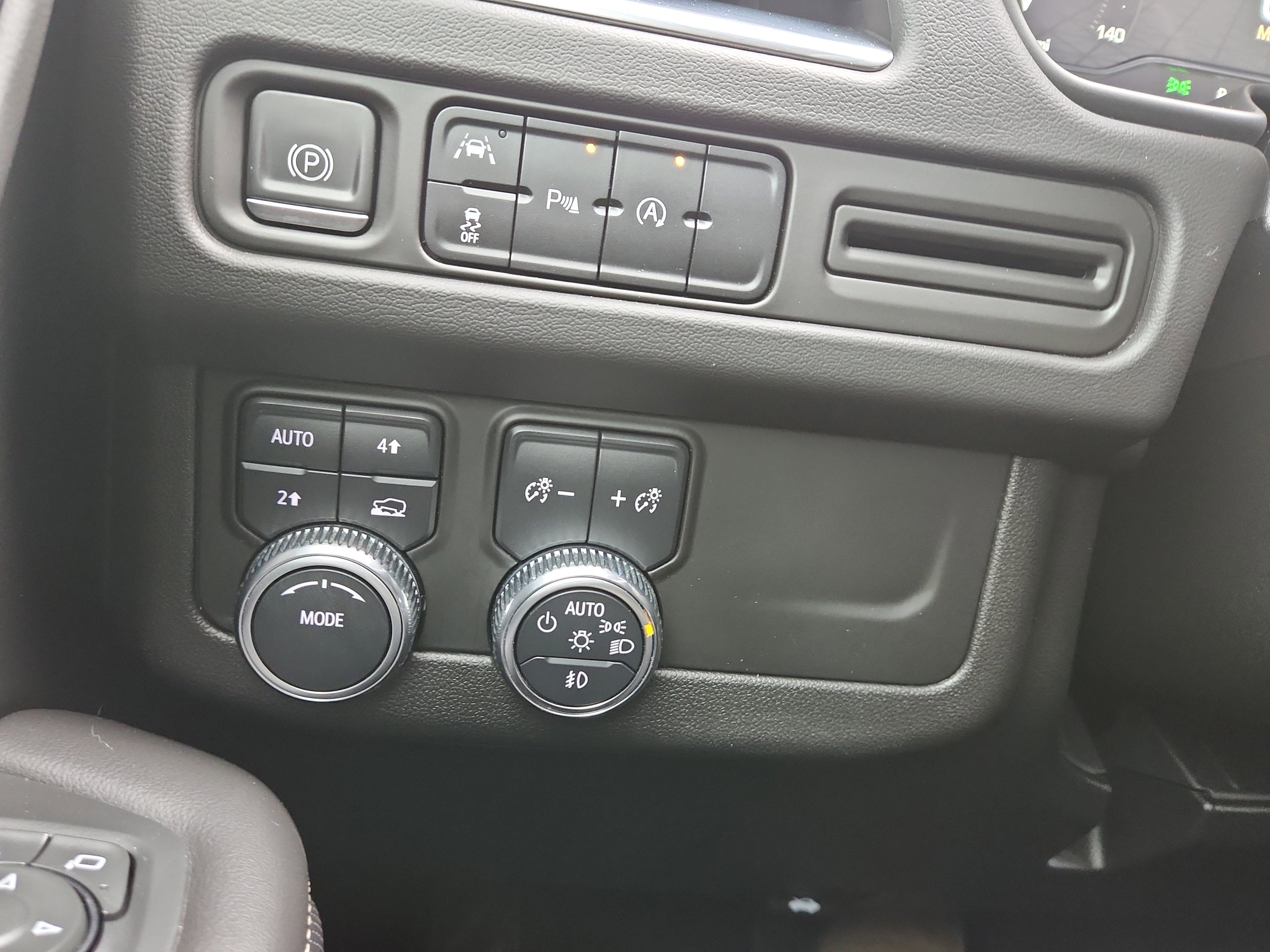 Used 2023 GMC Yukon SLT image 29