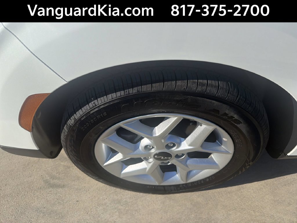 Certified 2025 Kia Soul LX w/ LX Technology Package FWD image 21