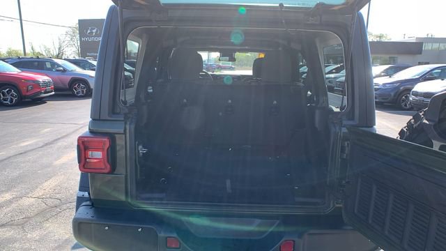 Used 2024 Jeep Wrangler Unlimited Rubicon AWD/4WD image 23