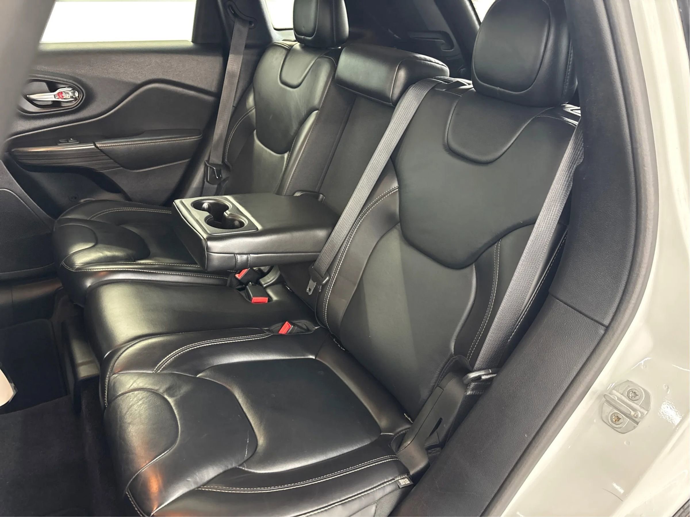 Used 2017 Jeep Cherokee Limited image 14