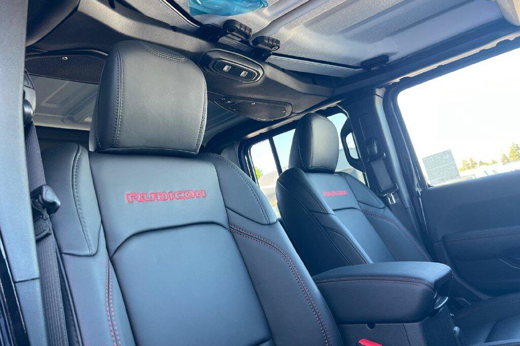 New 2026 Jeep Gladiator Rubicon w/ Safety Group AWD/4WD image 16