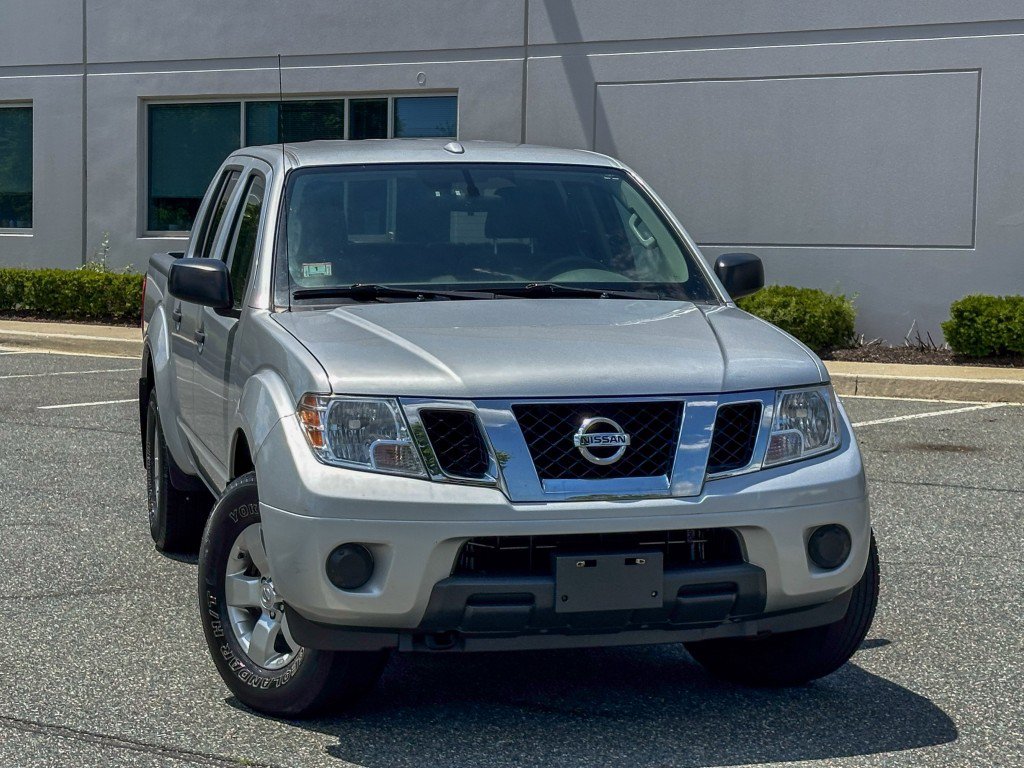 Used 2013 Nissan Frontier SV AWD/4WD image 6