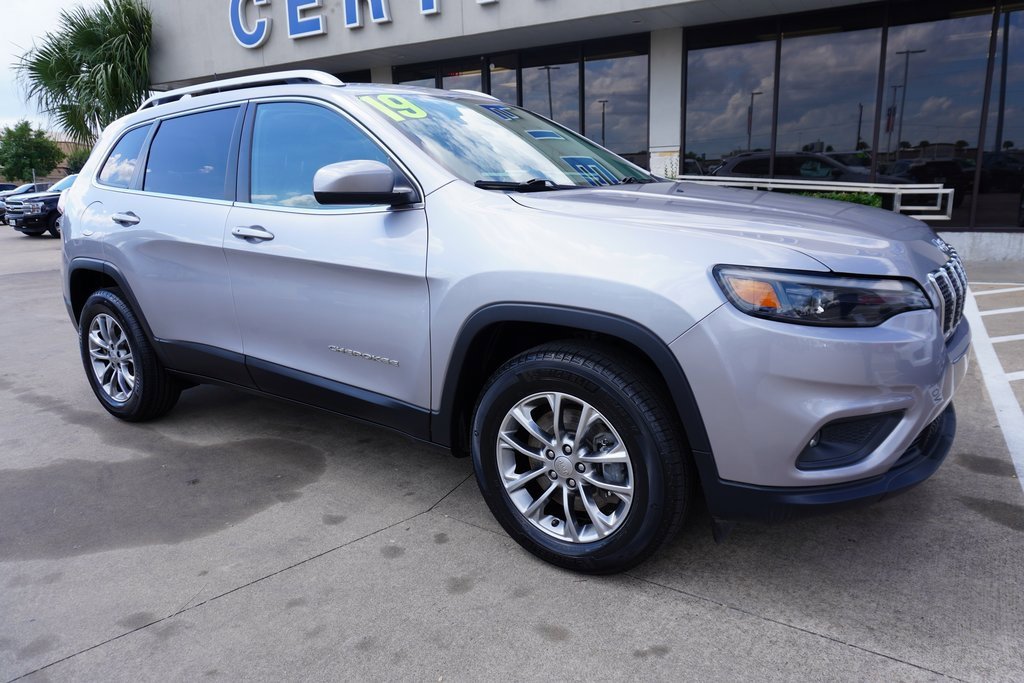 Used 2019 Jeep Cherokee Latitude Plus w/ Comfort/Convenience Group