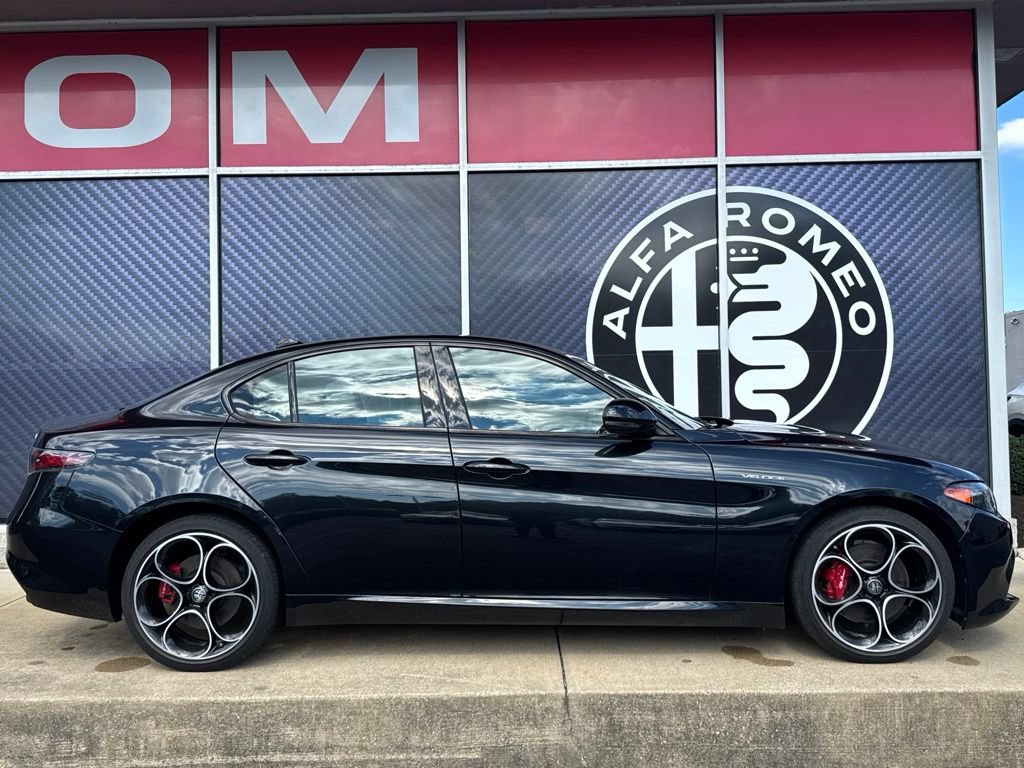 Used 2024 Alfa Romeo Giulia Veloce AWD/4WD image 4