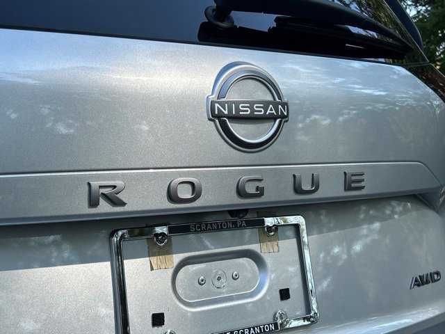 Used 2025 Nissan Rogue SV AWD/4WD image 12