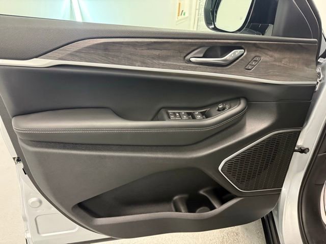 New 2026 Jeep Grand Cherokee L Limited w/ Luxury Tech Group II AWD/4WD image 13