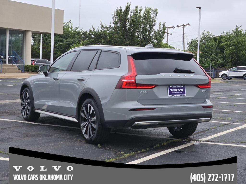 Certified 2025 Volvo V60 B5 Cross Country Ultra AWD/4WD image 4