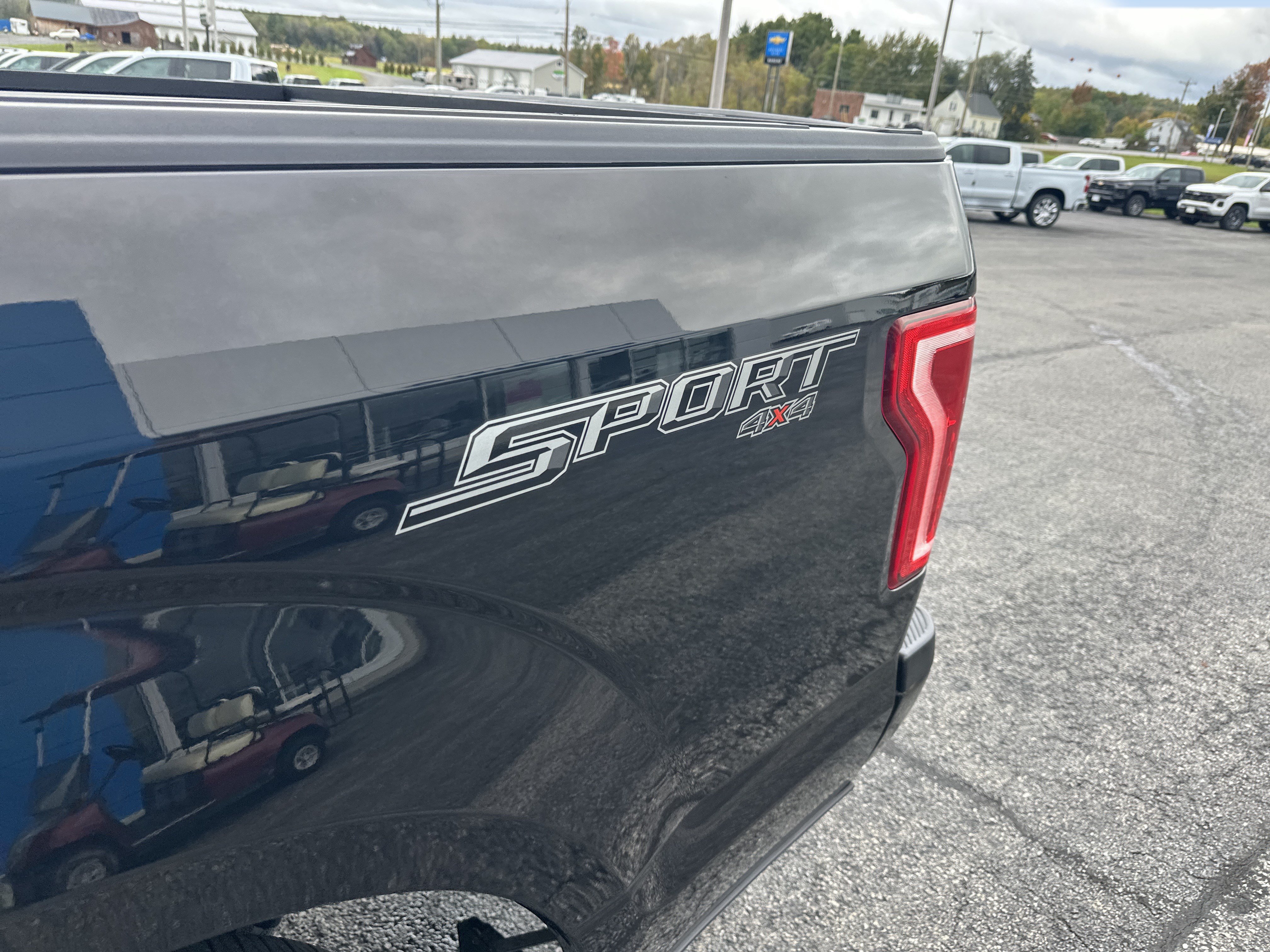 Used 2017 Ford F150 XL w/ Equipment Group 101A Mid AWD/4WD image 4
