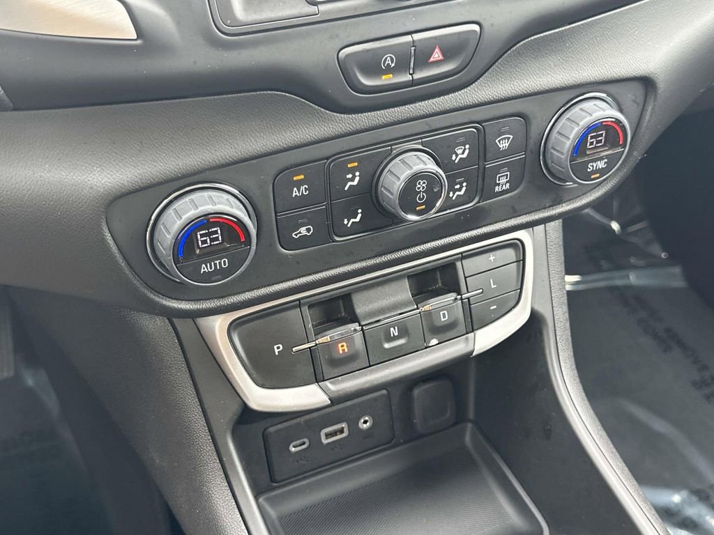 Used 2023 GMC Terrain SLE w/ Driver Convenience Package image 27