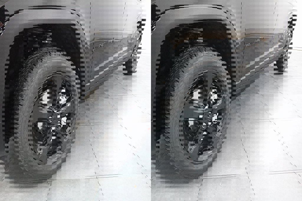 New 2025 Jeep Grand Cherokee L Limited w/ Luxury Tech Group II image 31