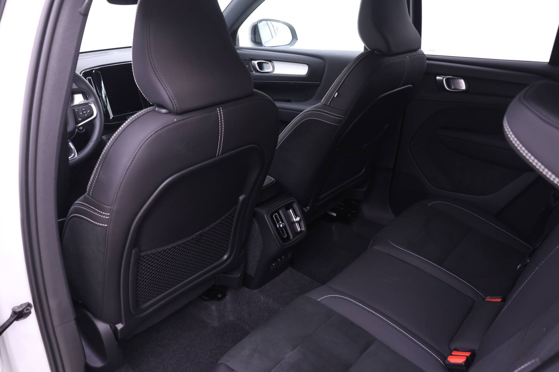 New 2026 Volvo XC40 B5 Ultra w/ Climate Package AWD/4WD image 15