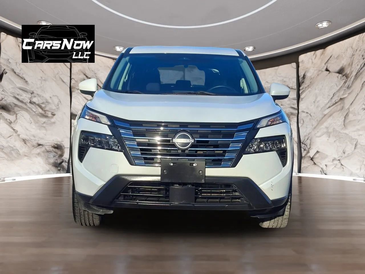 Used 2024 Nissan Rogue SV image 2