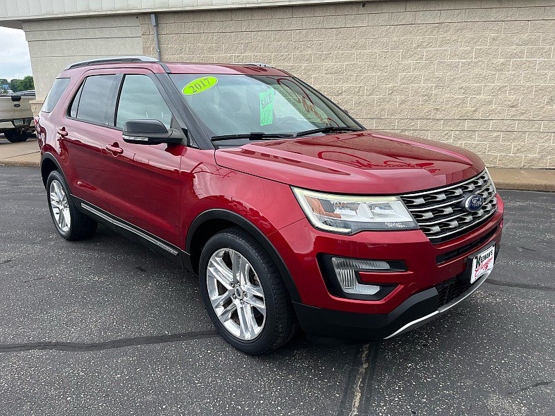 Used 2017 Ford Explorer XLT w/ Equipment Group 202A AWD/4WD image 2