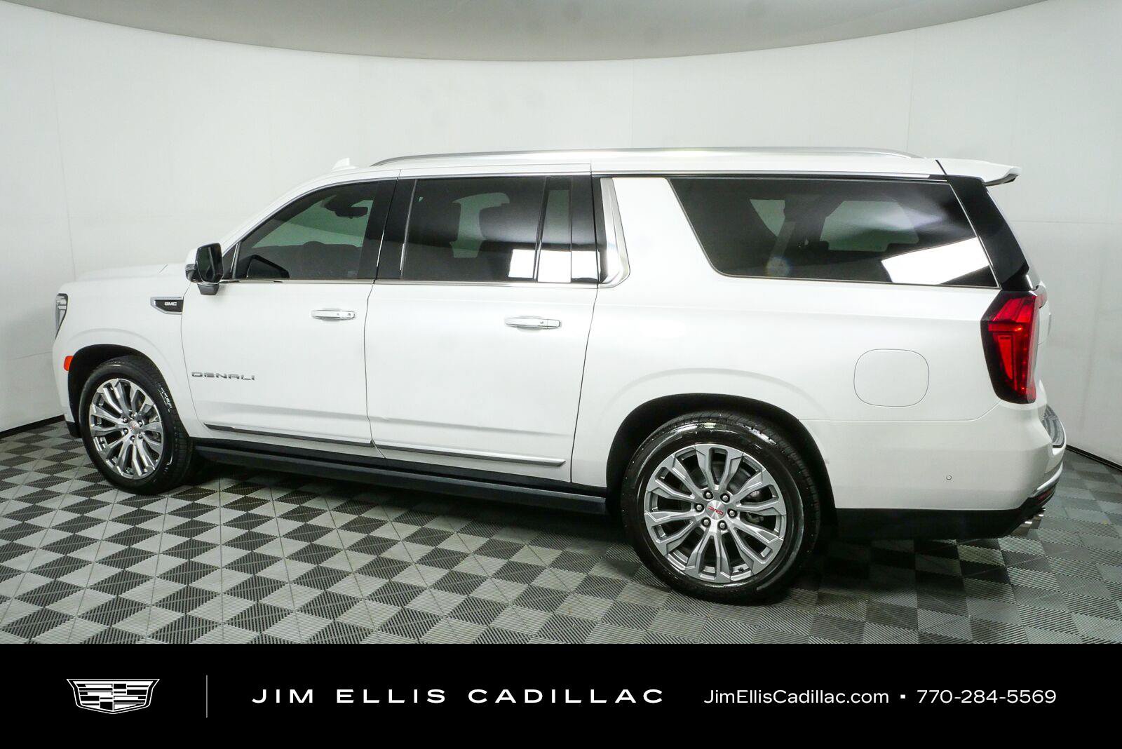 Used 2023 GMC Yukon XL Denali w/ Denali Reserve Package AWD/4WD image 31