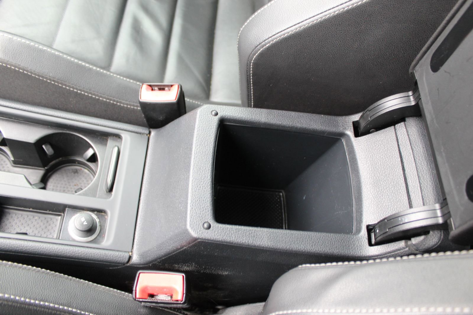 Used 2015 Volkswagen Golf R R image 28