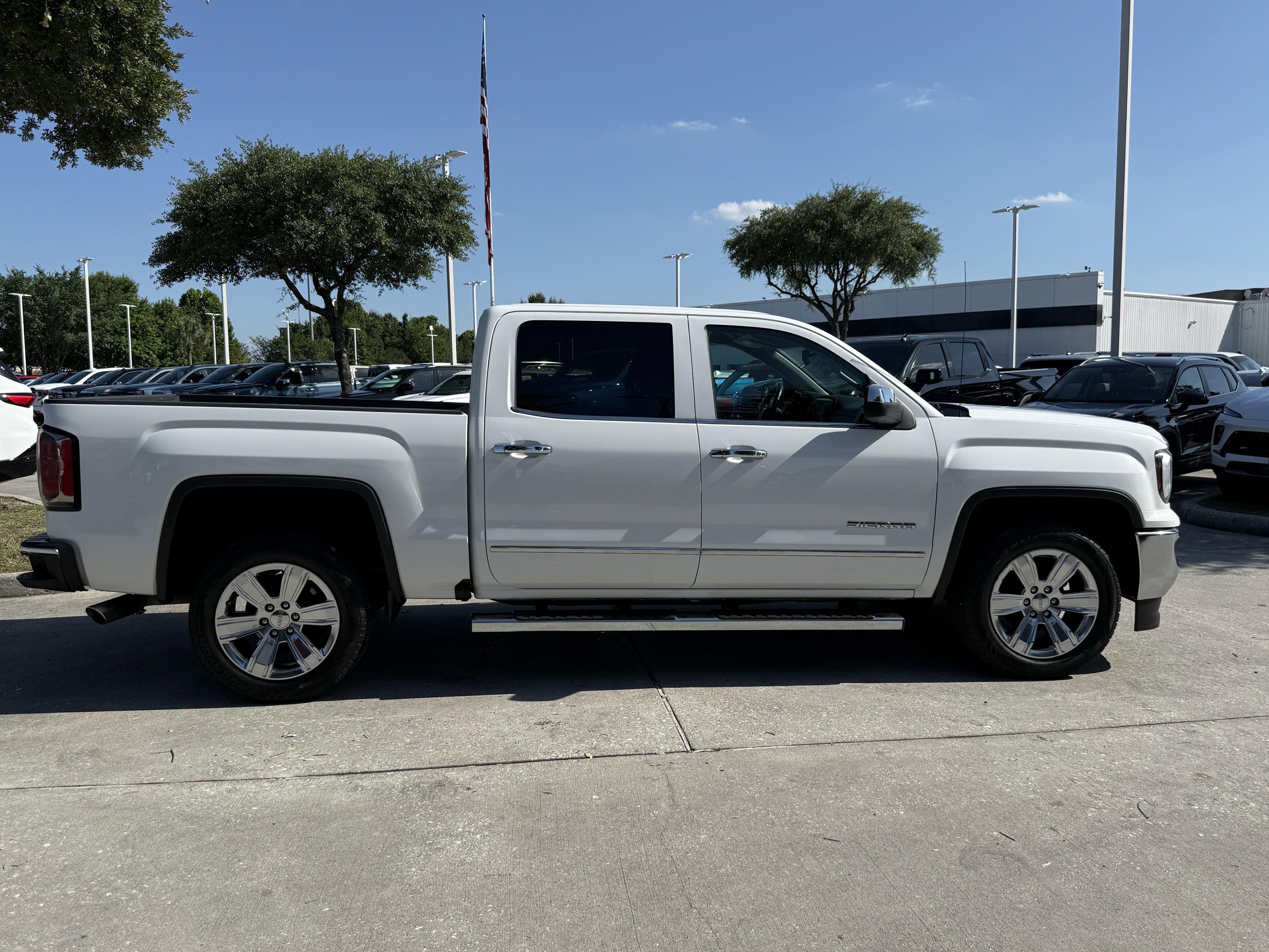 Used 2018 GMC Sierra 1500 SLT w/ Enhanced Driver Alert Package RWD image 3