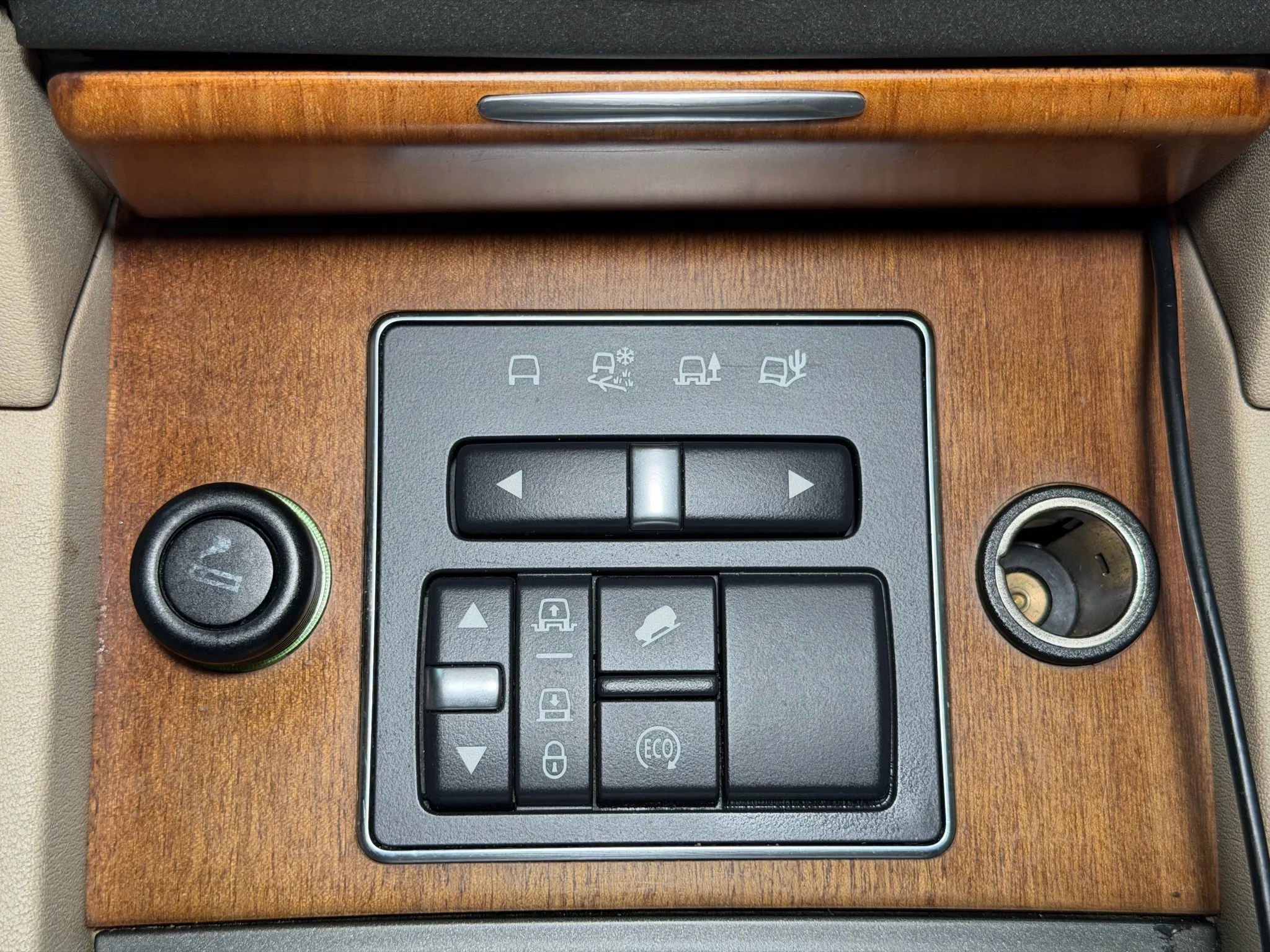 Used 2016 Land Rover LR4 HSE AWD/4WD image 25