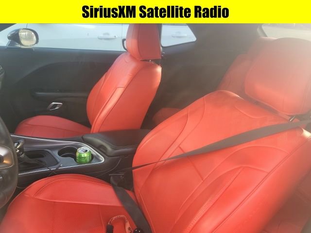 Used 2019 Dodge Challenger SXT w/ Blacktop Package image 9