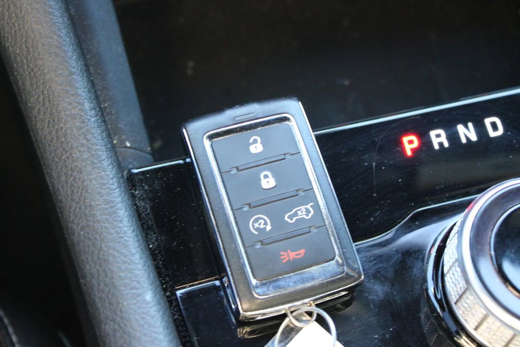 Used 2023 Jeep Grand Cherokee L Laredo image 32