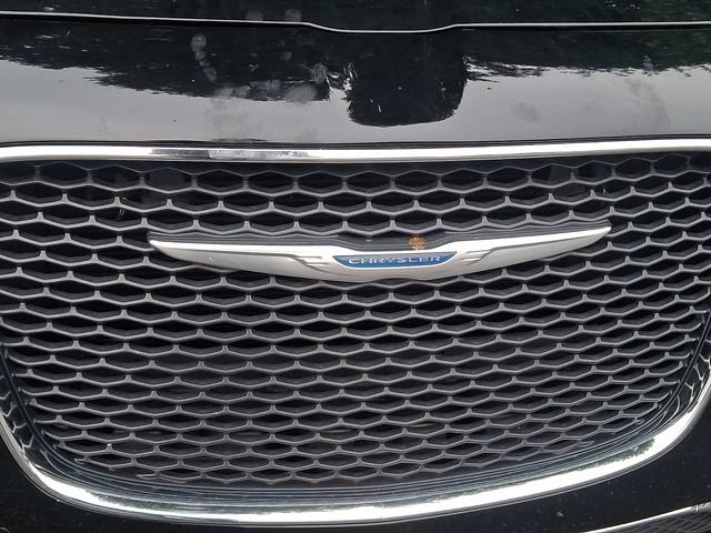 Used 2021 Chrysler 300 Touring w/ Driver Convenience Group RWD image 6