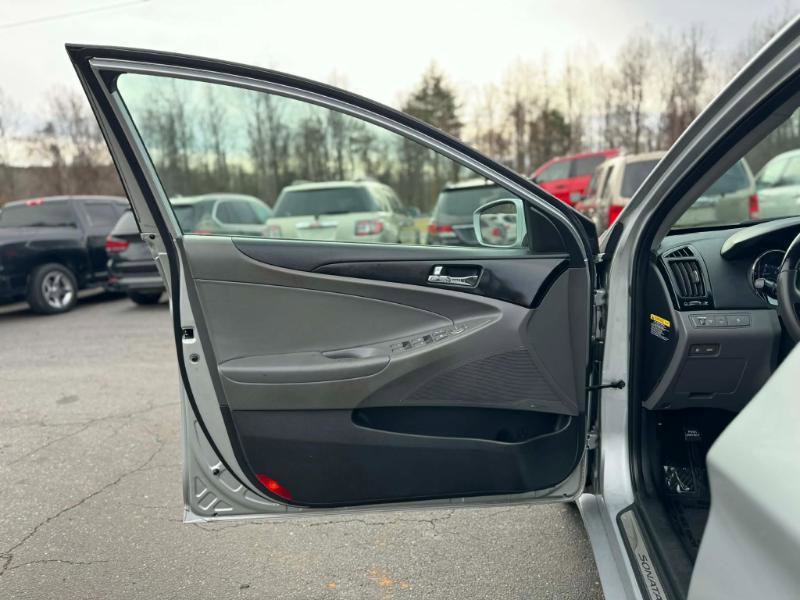 Used 2013 Hyundai Sonata Limited FWD image 9