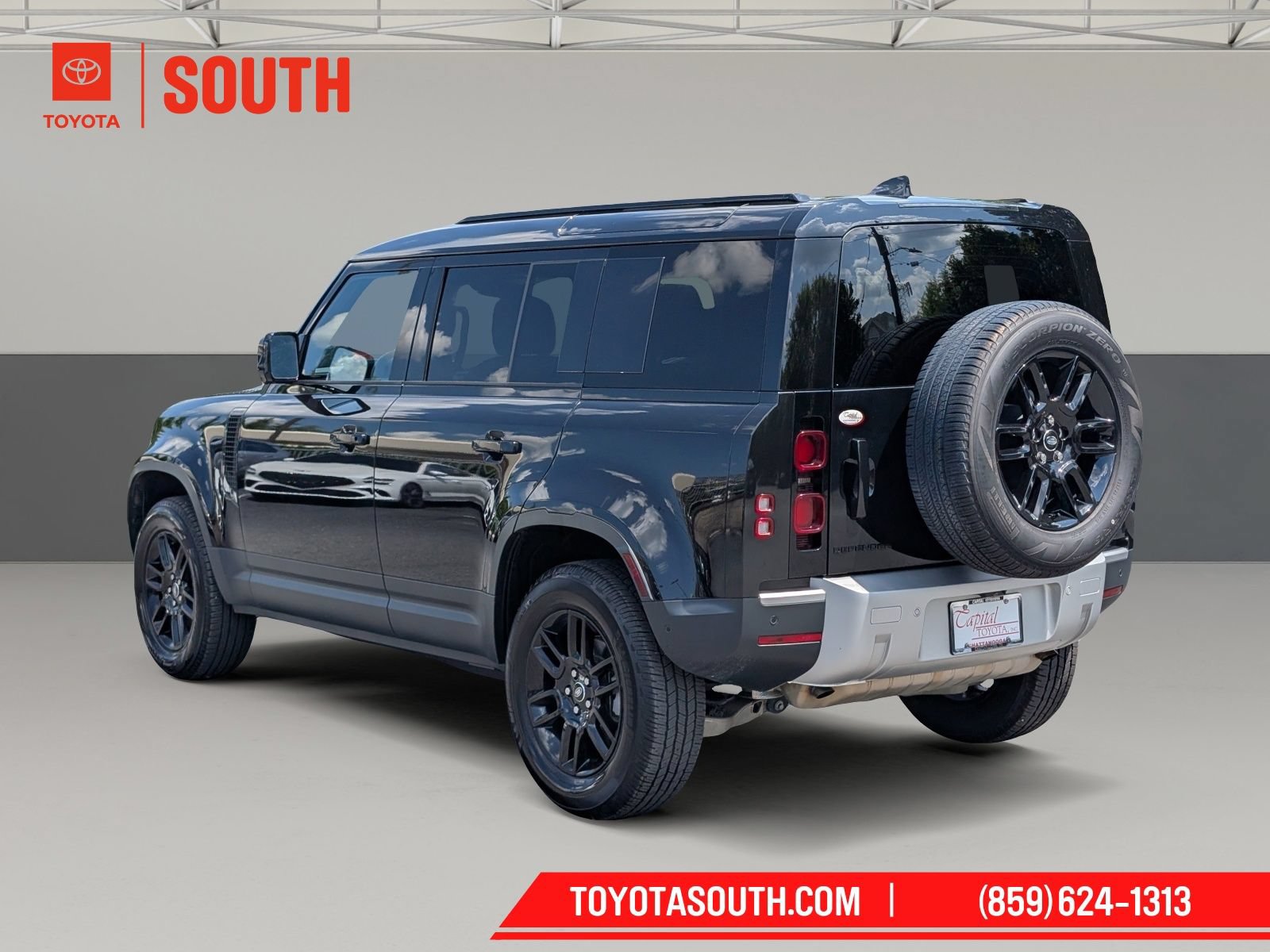 Used 2025 Land Rover Defender 110 S AWD/4WD image 7