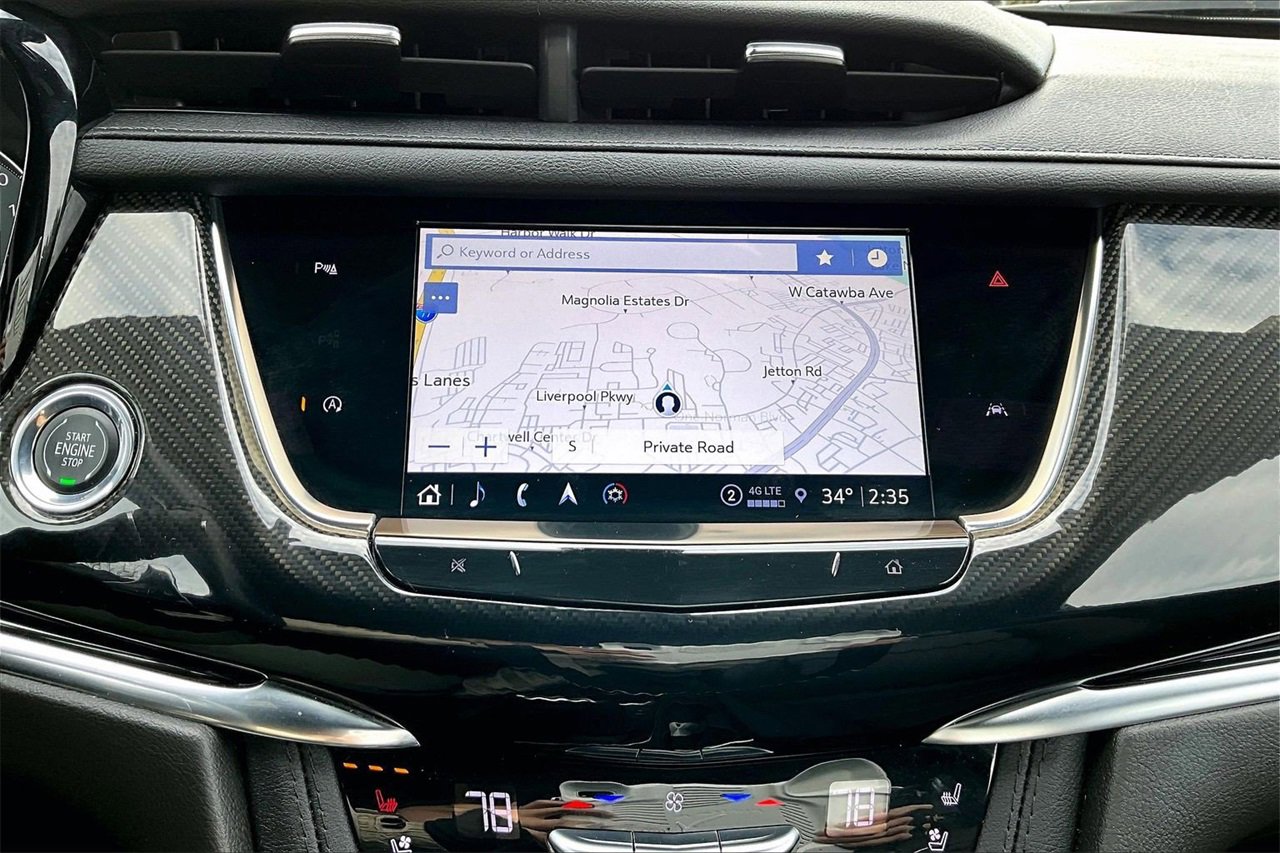 Used 2024 Cadillac XT6 Sport image 13