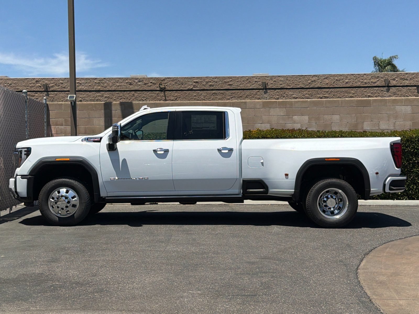 New 2026 GMC Sierra 3500 Denali w/ Denali Reserve Package AWD/4WD image 7