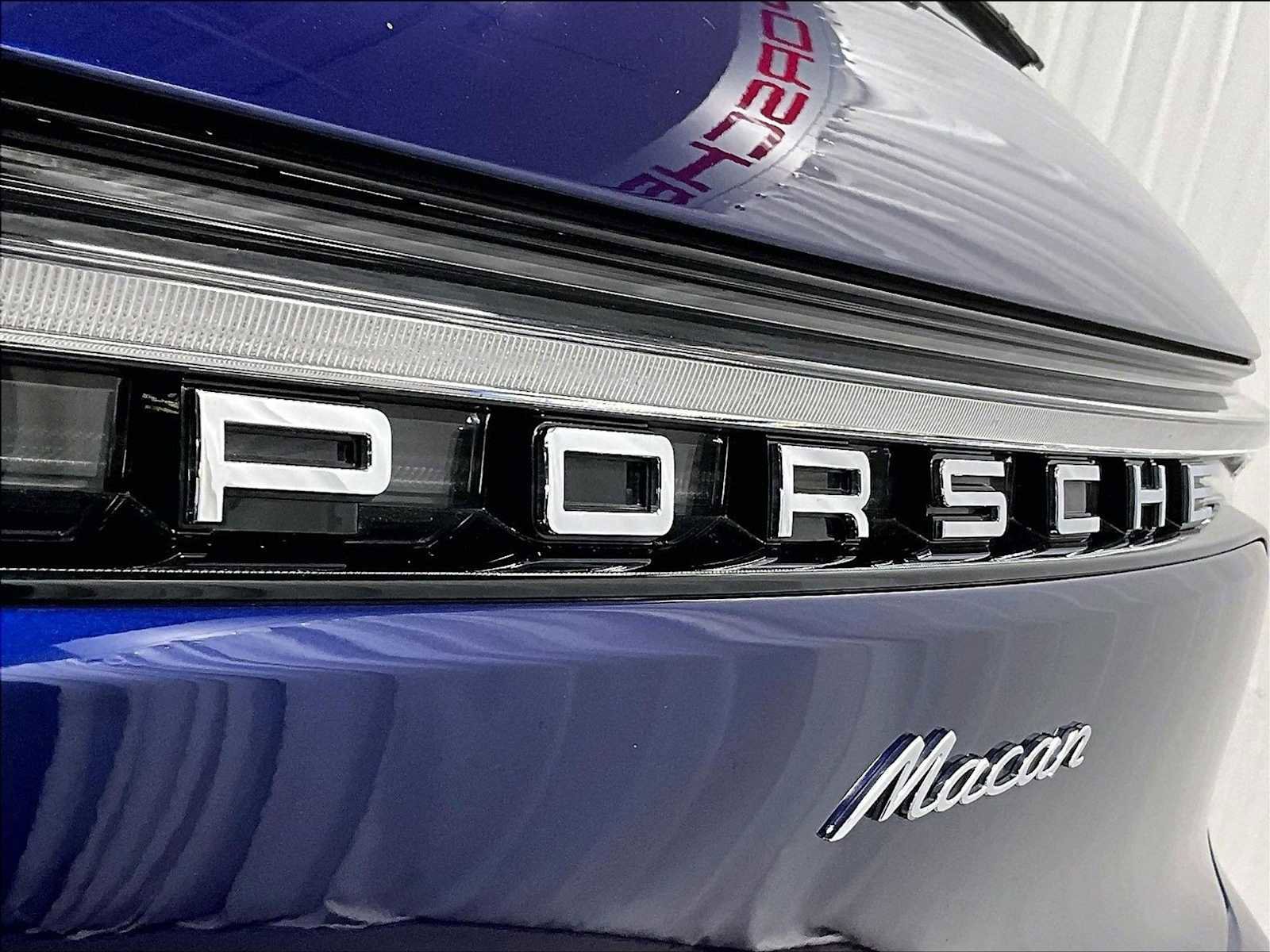 Used 2025 Porsche Macan image 34