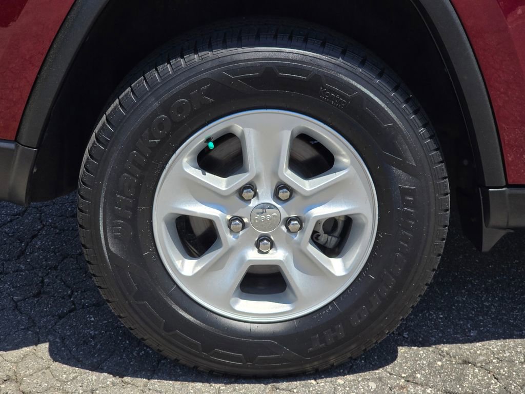 Used 2016 Jeep Grand Cherokee Laredo w/ Quick Order Package 23E AWD/4WD image 12