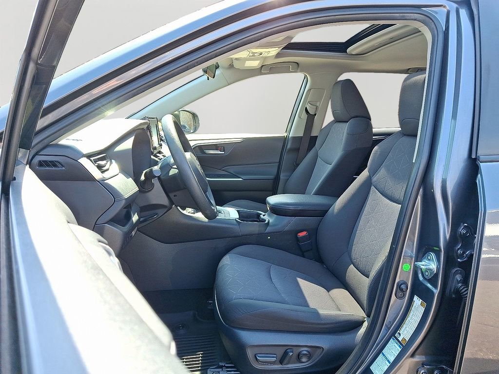 Used 2019 Toyota RAV4 XLE AWD/4WD image 14