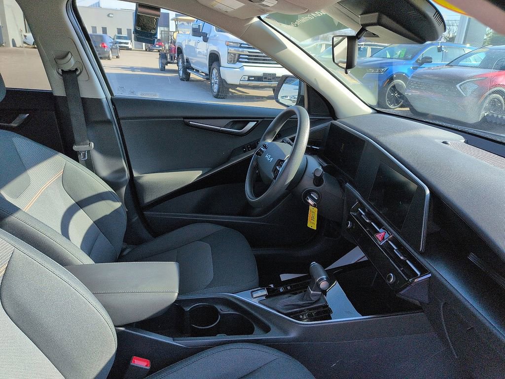 Certified 2025 Kia Niro LX image 7