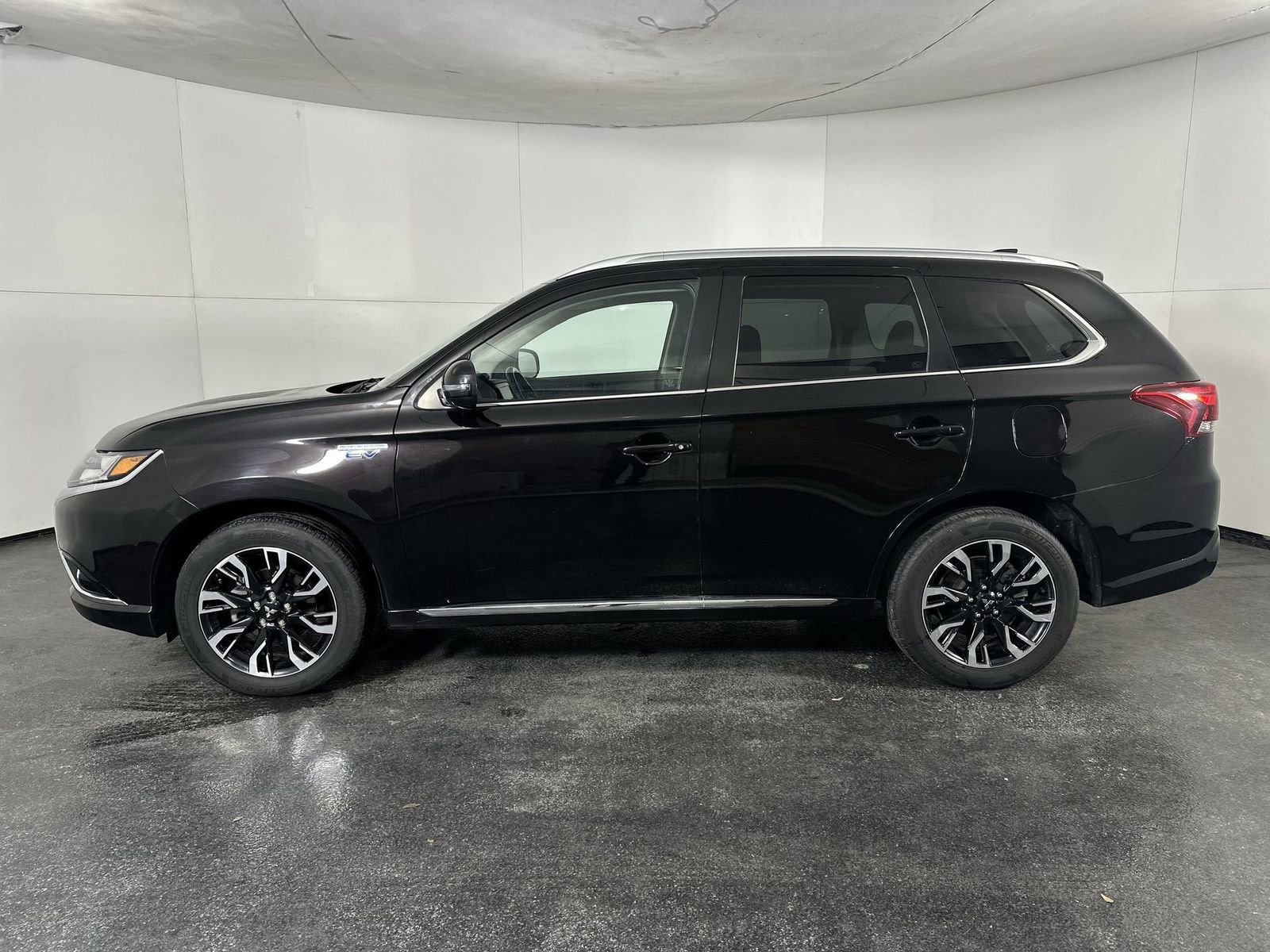 Used 2018 Mitsubishi Outlander SEL image 5