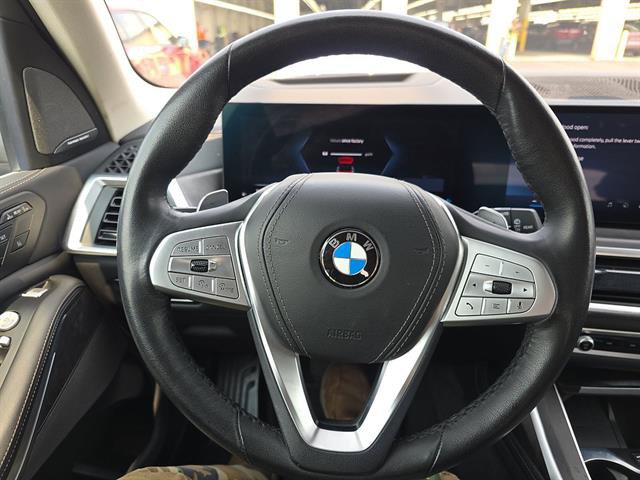 Used 2025 BMW X7 xDrive40i w/ Premium Package AWD/4WD image 11