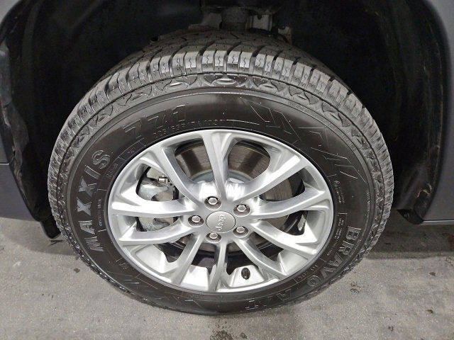 Used 2019 Jeep Cherokee Latitude Plus w/ Comfort/Convenience Group image 8