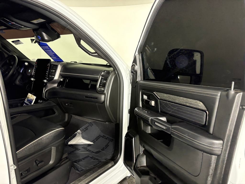 Used 2025 RAM 2500 Limited AWD/4WD image 33
