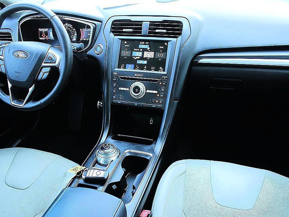 Used 2018 Ford Fusion Titanium AWD/4WD image 21
