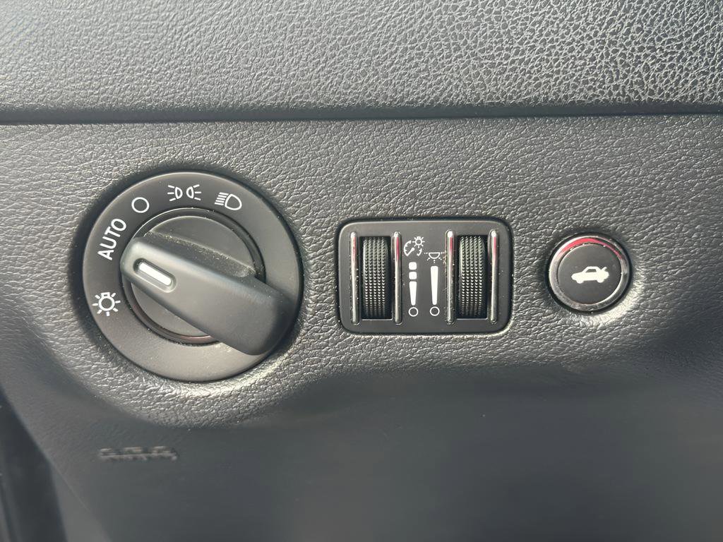 Used 2014 Dodge Charger SE RWD image 25