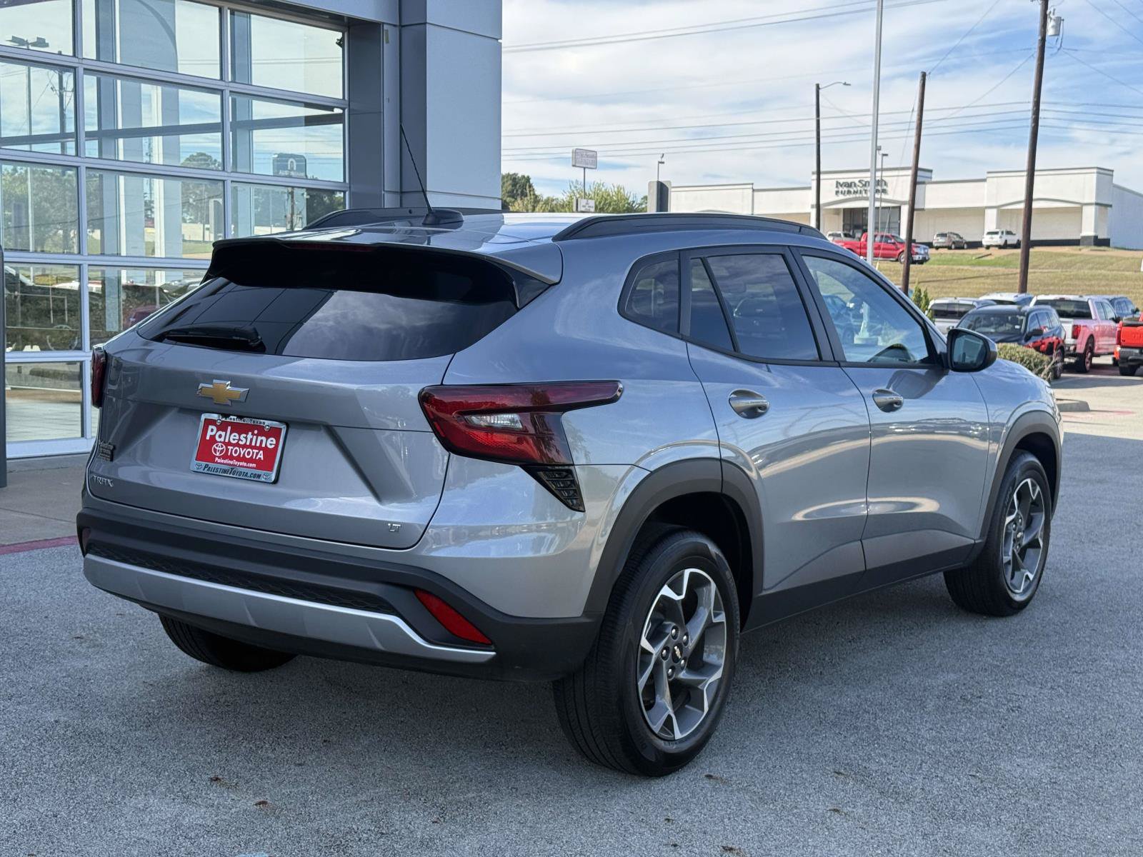 Used 2026 Chevrolet Trax LT FWD image 2