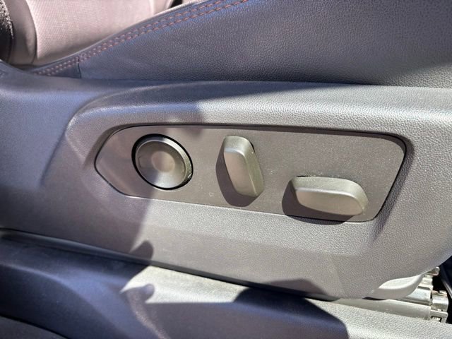 Used 2023 GMC Sierra 1500 AT4 w/ Technology Package AWD/4WD image 32