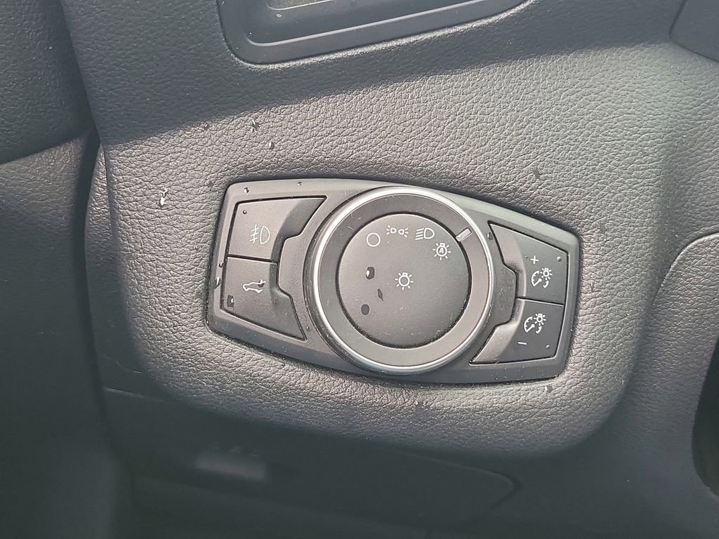 Used 2017 Ford Escape SE w/ Equipment Group 201A image 9