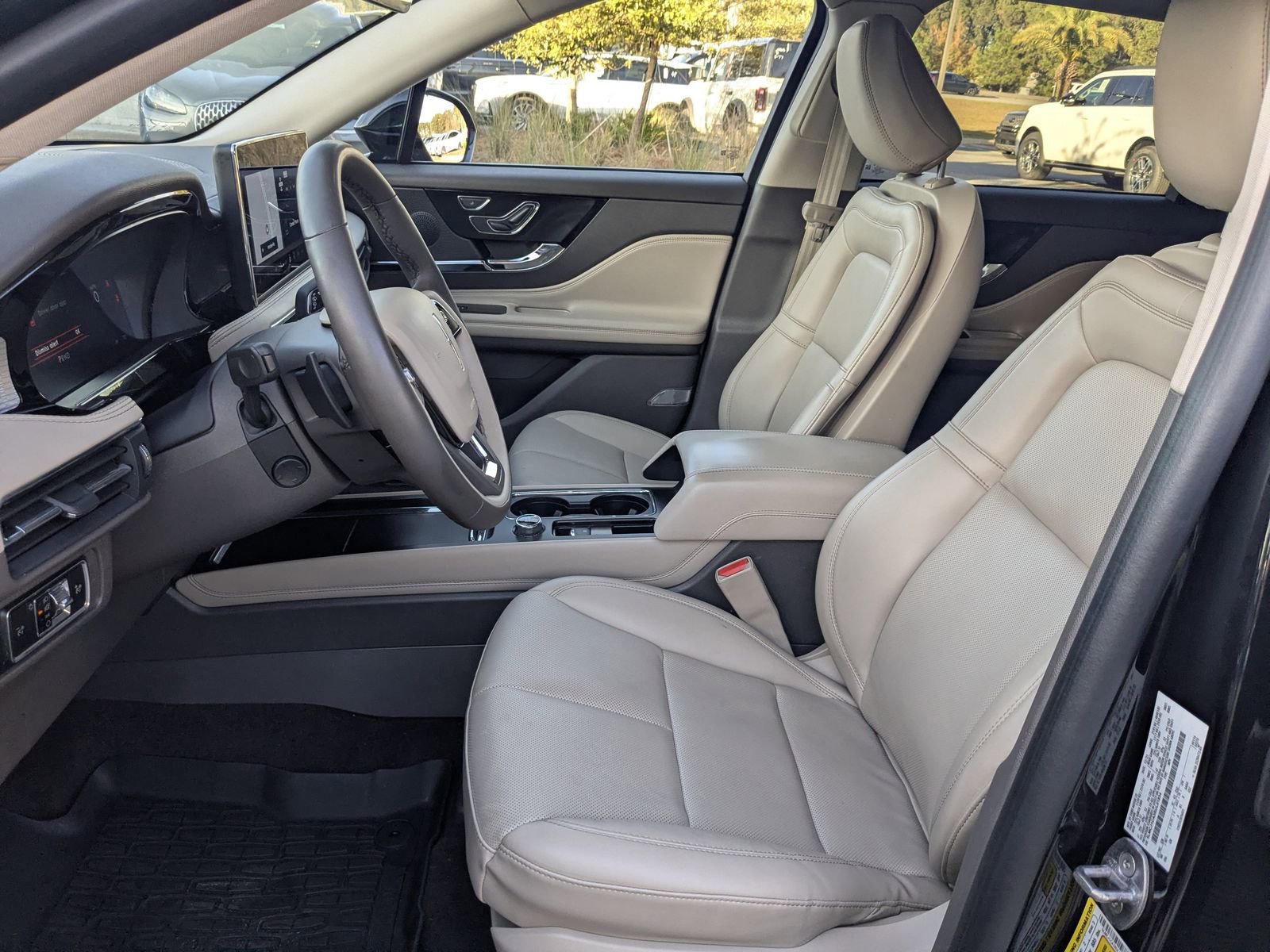 Certified 2024 Lincoln Corsair FWD w/ Equipment Group 101A image 24